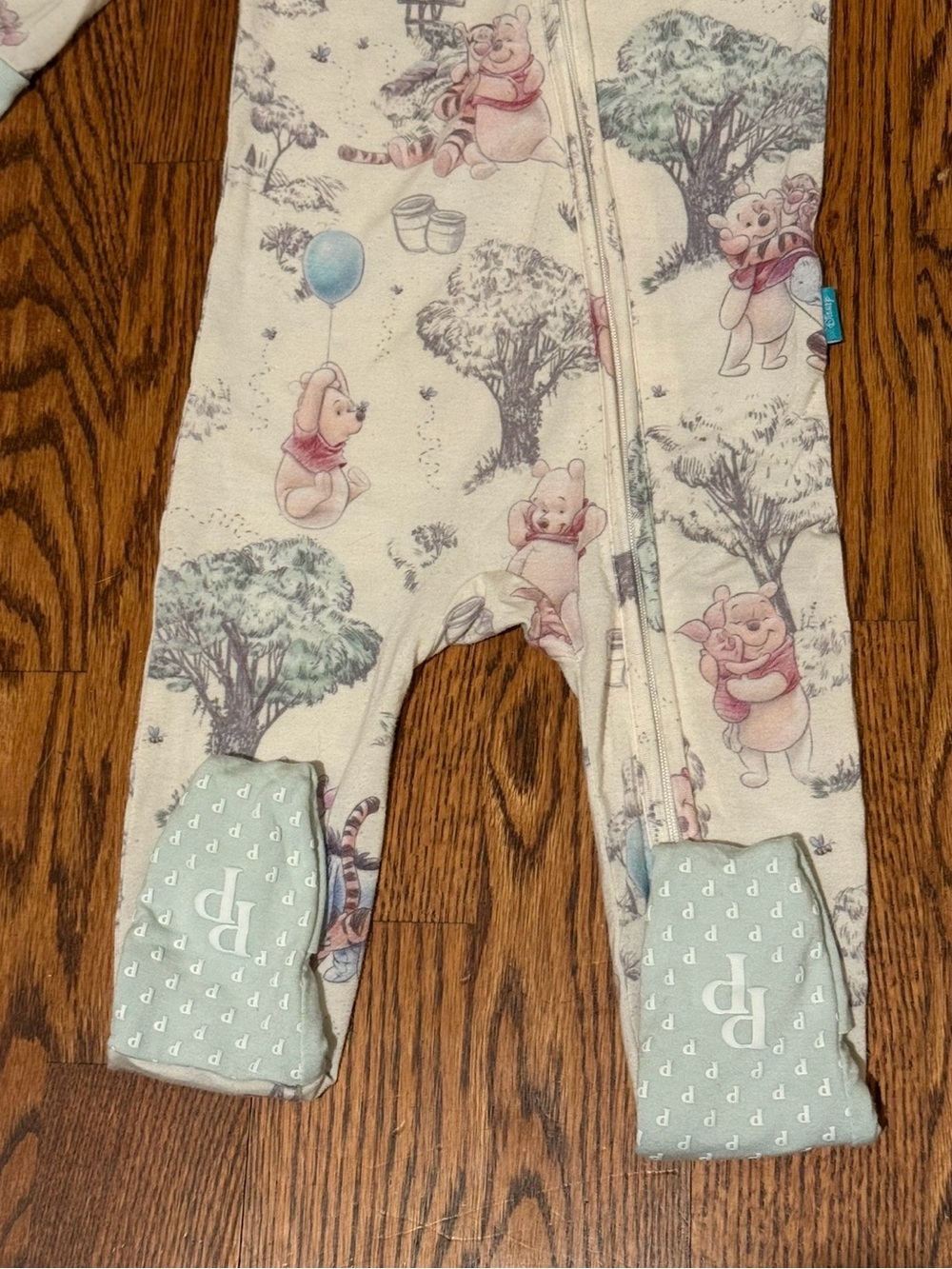Posh Peanut Winnie the Pooh Convertible Zipper Romper footie Onesie like new